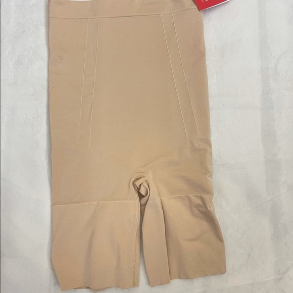 Spanx High-Waisted Mid-Thigh Short Nude IX - Picture 6 of 7